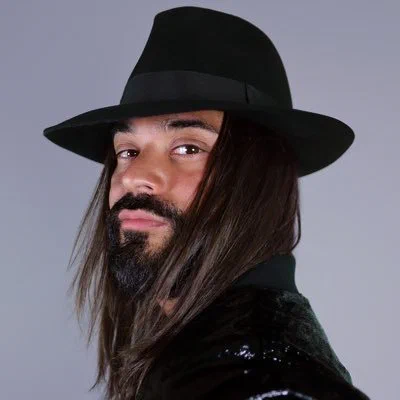 Roshtein in a black fedora against a grey background